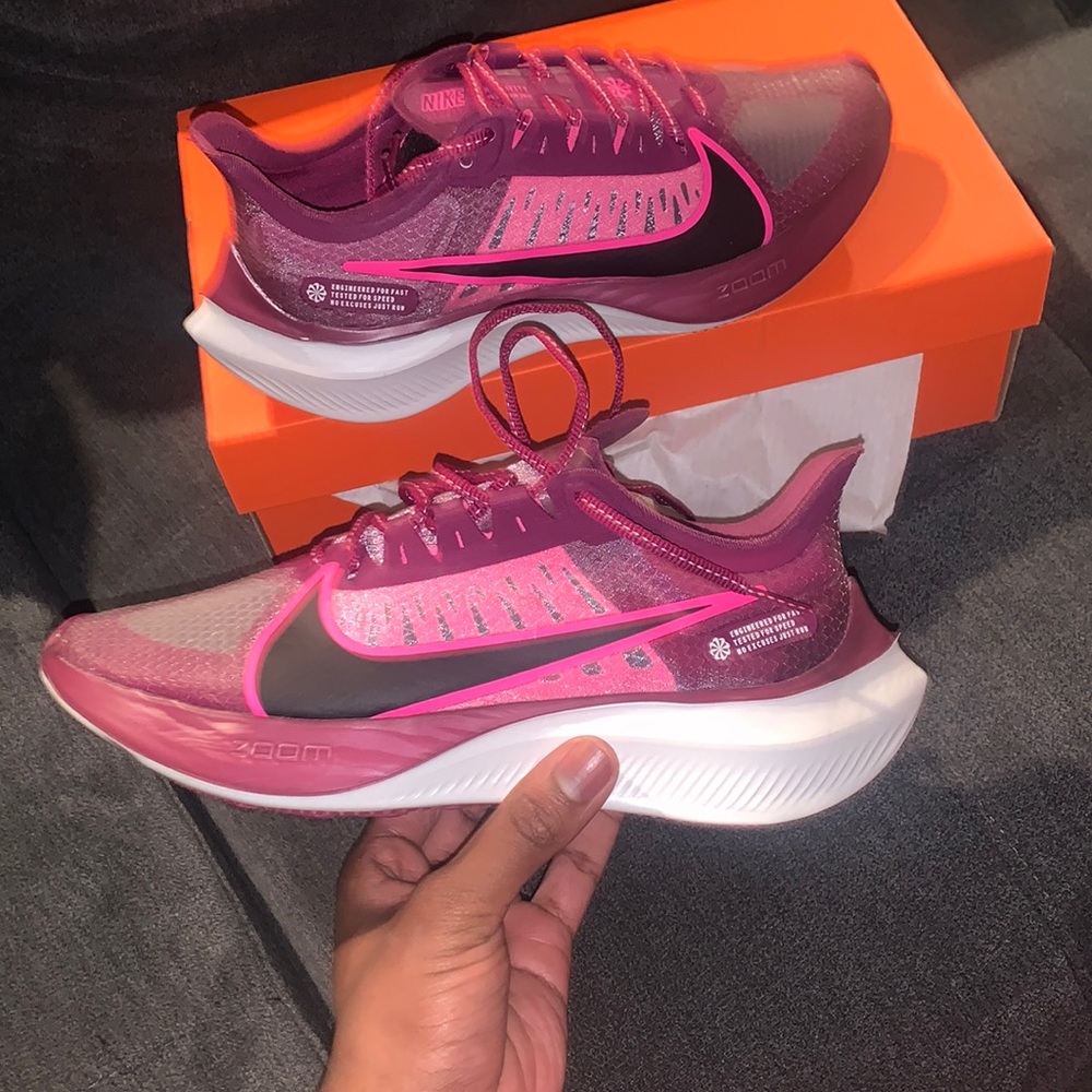 WMNS NIKE ZOOM GRAVITY